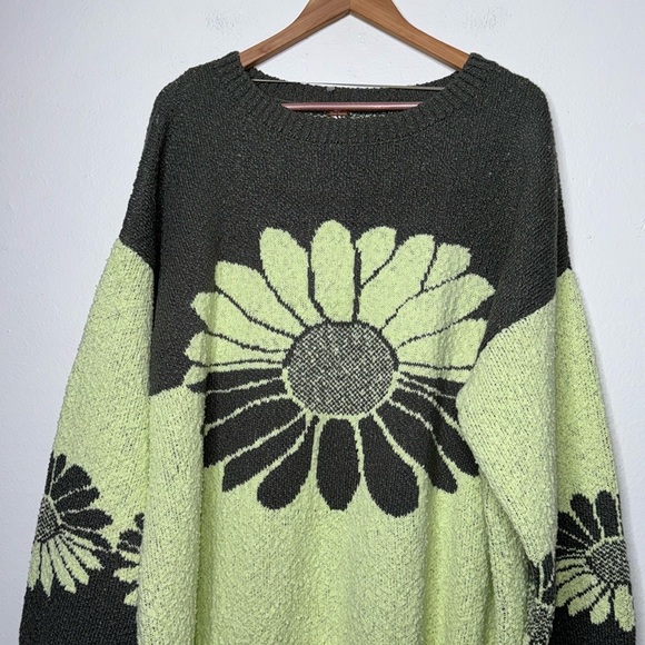 Free People in Bloom Sweater Size Medium - Picture 4 of 8